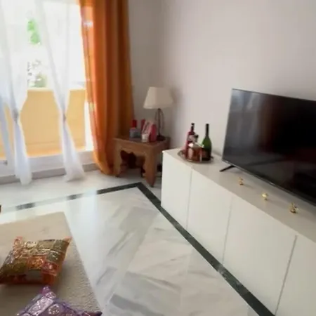 Puerto Banus Homestay *